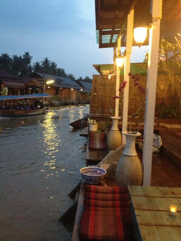 At Casa Guesthouse Amphawa Eksteriør bilde