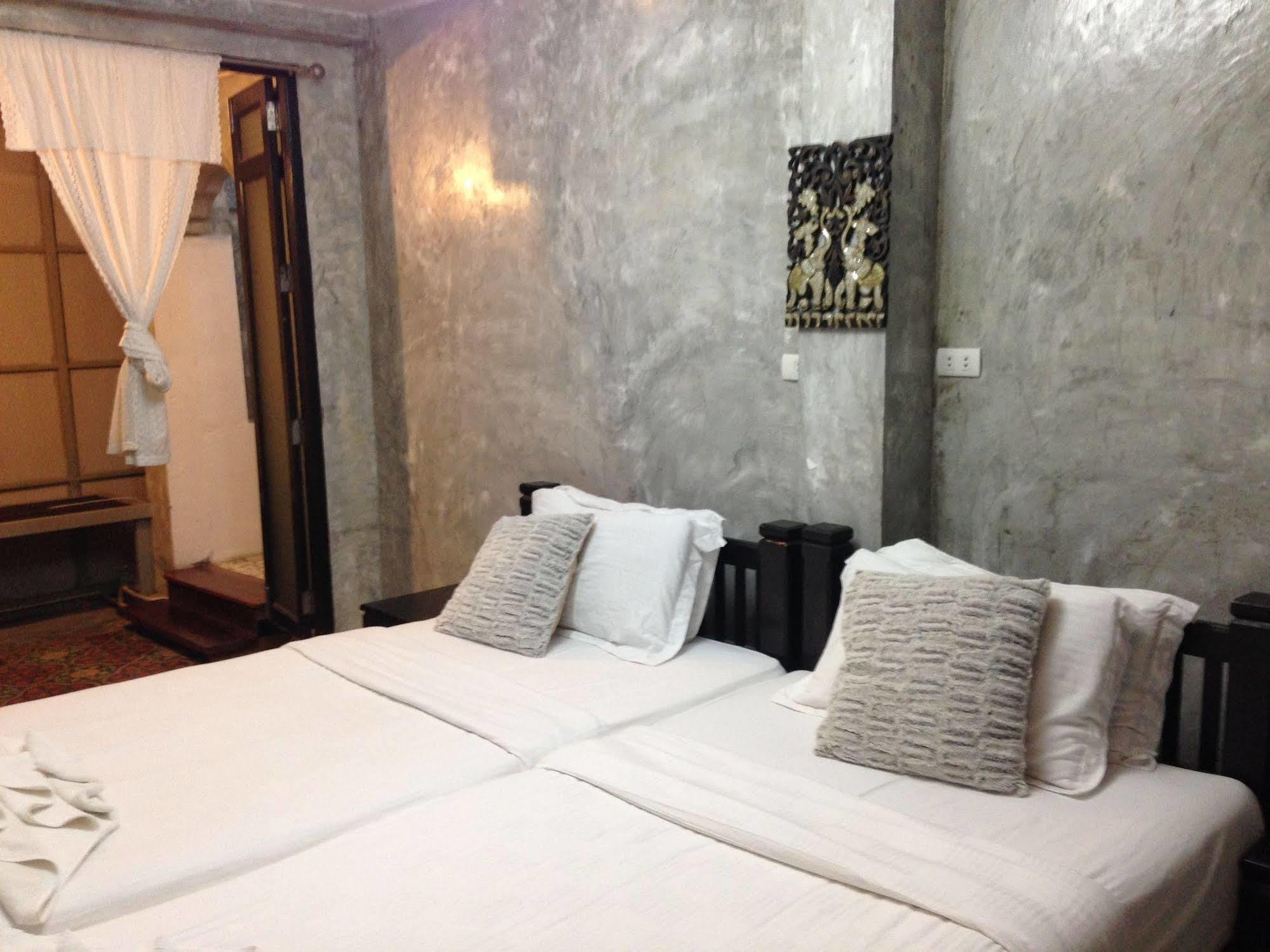 At Casa Guesthouse Amphawa Eksteriør bilde