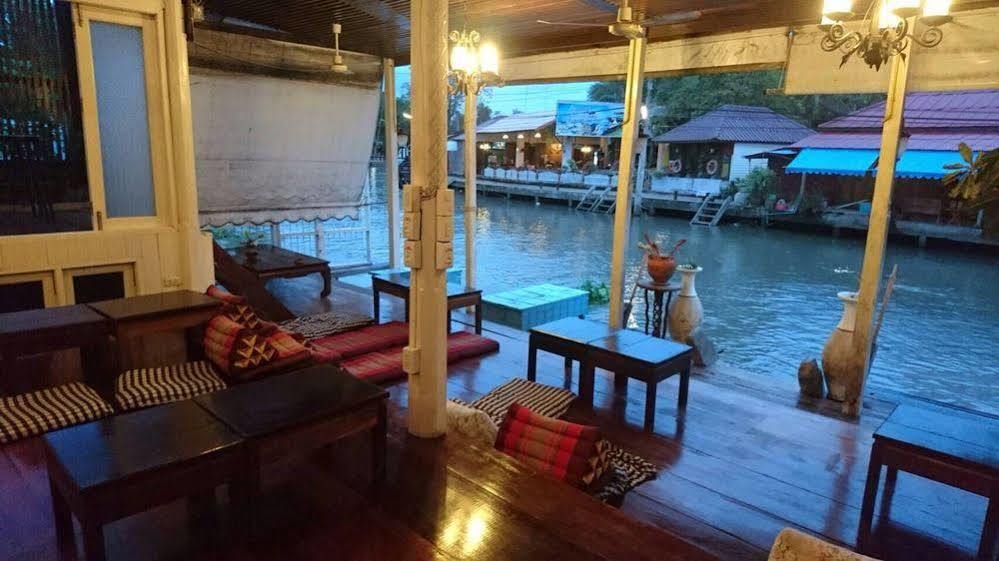 At Casa Guesthouse Amphawa Eksteriør bilde